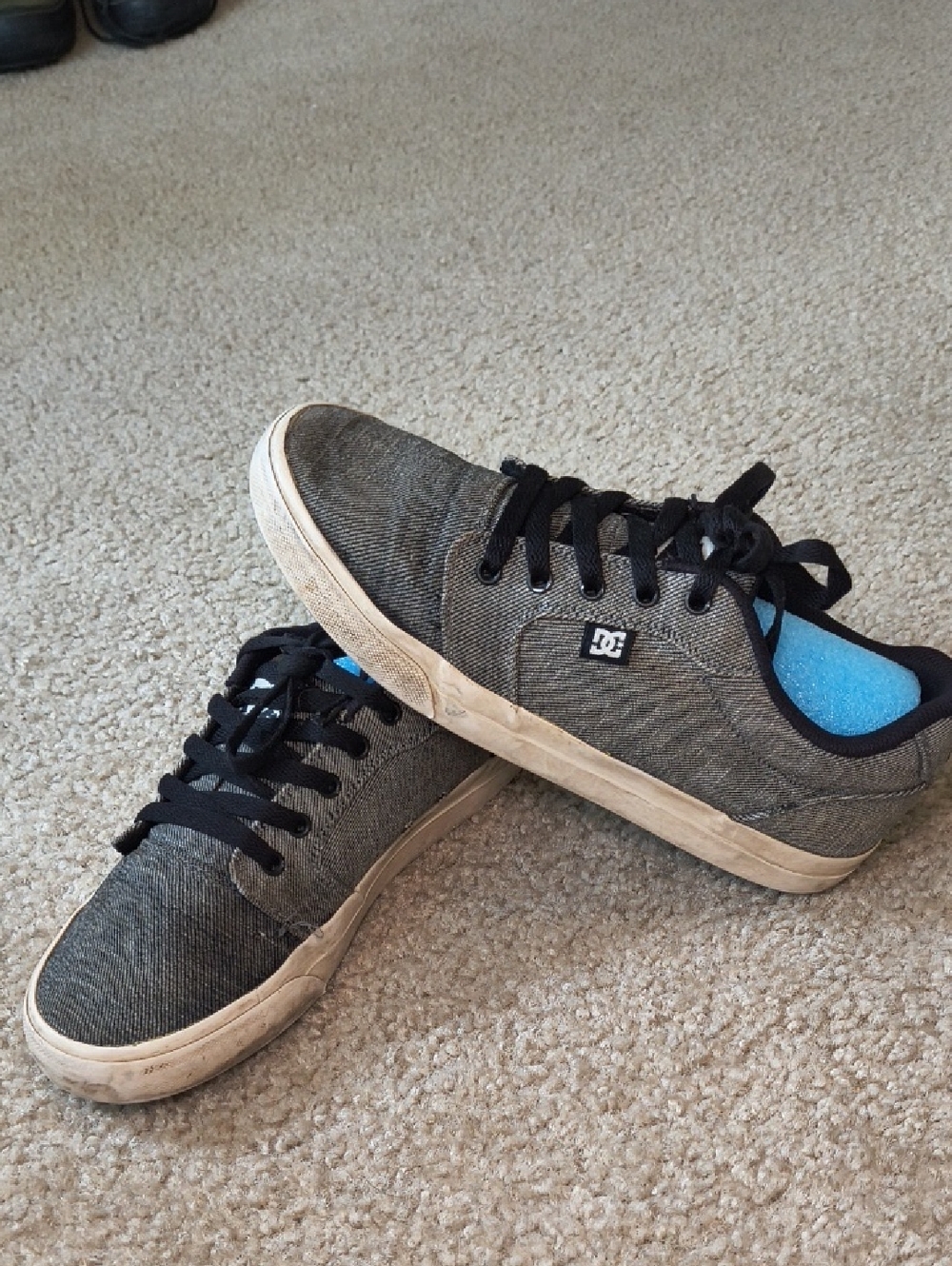 DC Men's Gray Canvas Lace-Up Sneakers R5